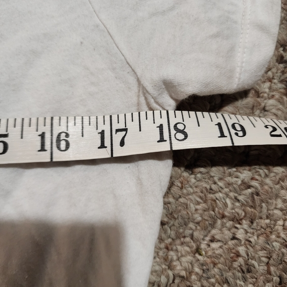 Hello Kitty White T-shirt - Picture 4 of 5